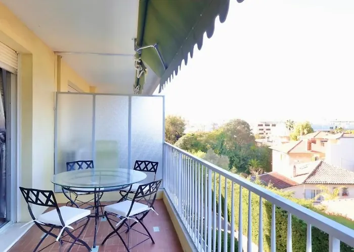 Les Vertes Annees - Standing 4 Prs *