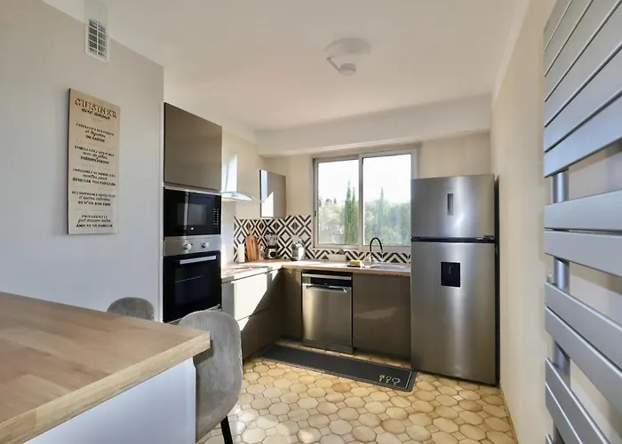 Les Vertes Annees - Standing 4 Prs *